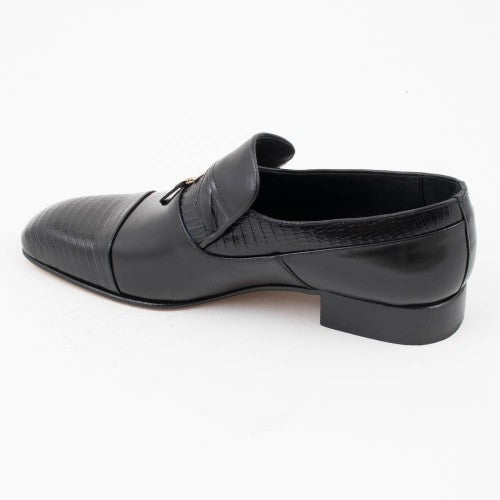 UM082 Black